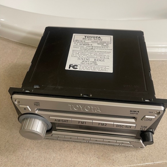 Toyota 2008 Fj cruiser jammer stereo head AM FM Radio CD Player 86120-35382 - Picture 2 of 9